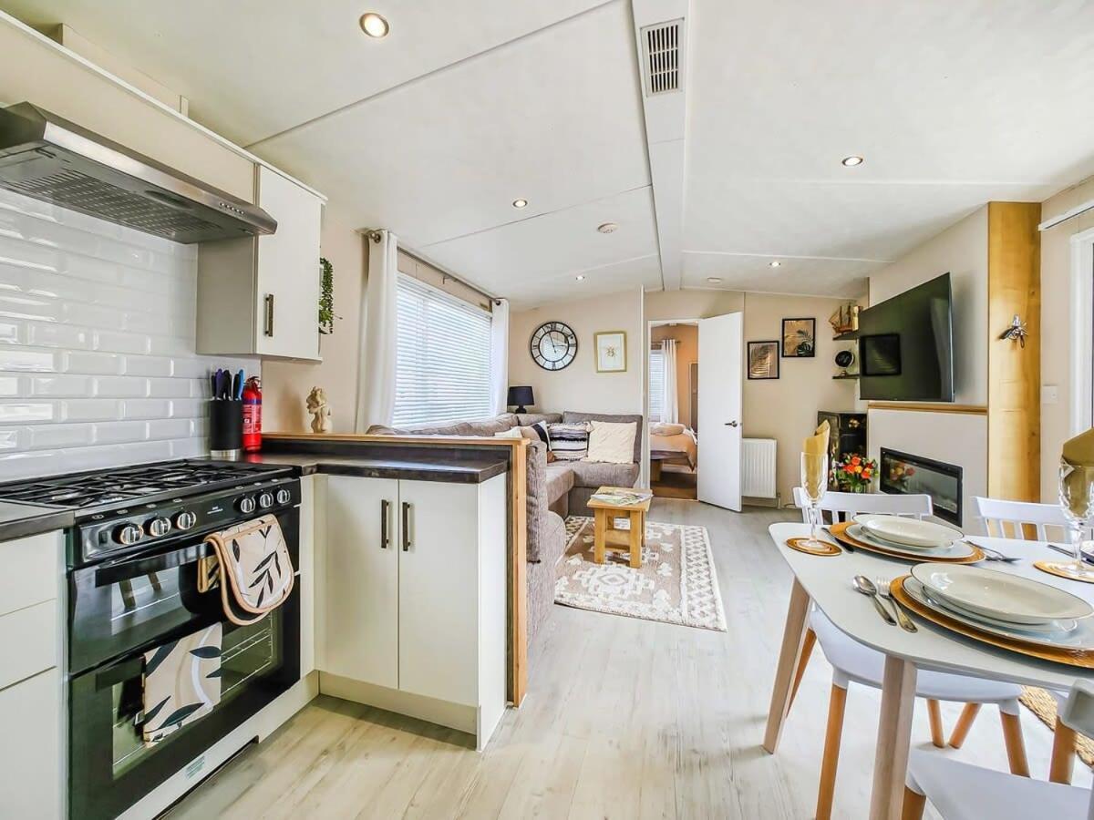 Escape To Paradise At Pevensey Bay Holiday Park 13 Woodland Walk Villa ภายนอก รูปภาพ