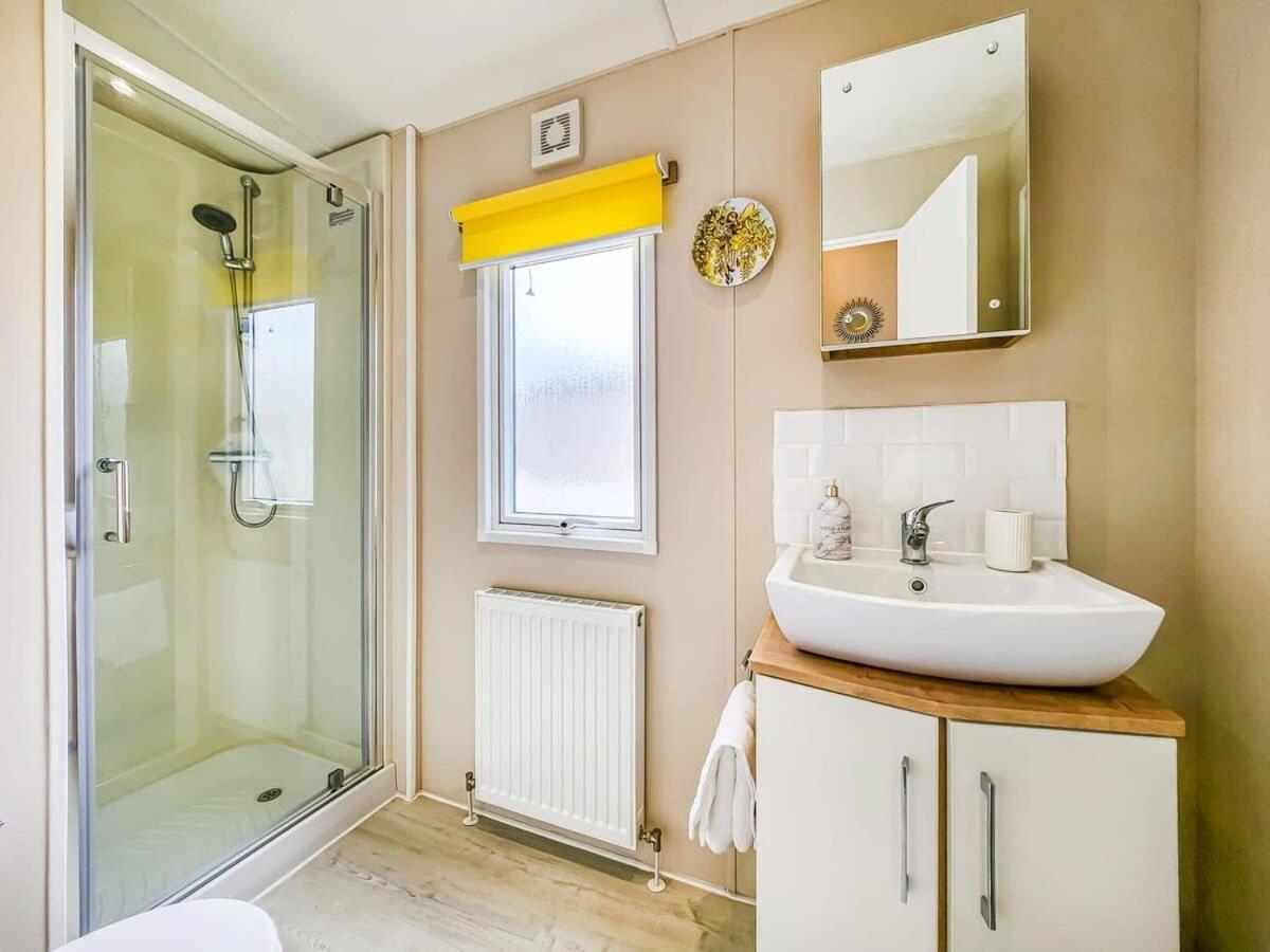 Escape To Paradise At Pevensey Bay Holiday Park 13 Woodland Walk Villa ภายนอก รูปภาพ