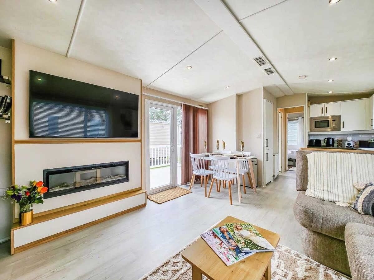 Escape To Paradise At Pevensey Bay Holiday Park 13 Woodland Walk Villa ภายนอก รูปภาพ